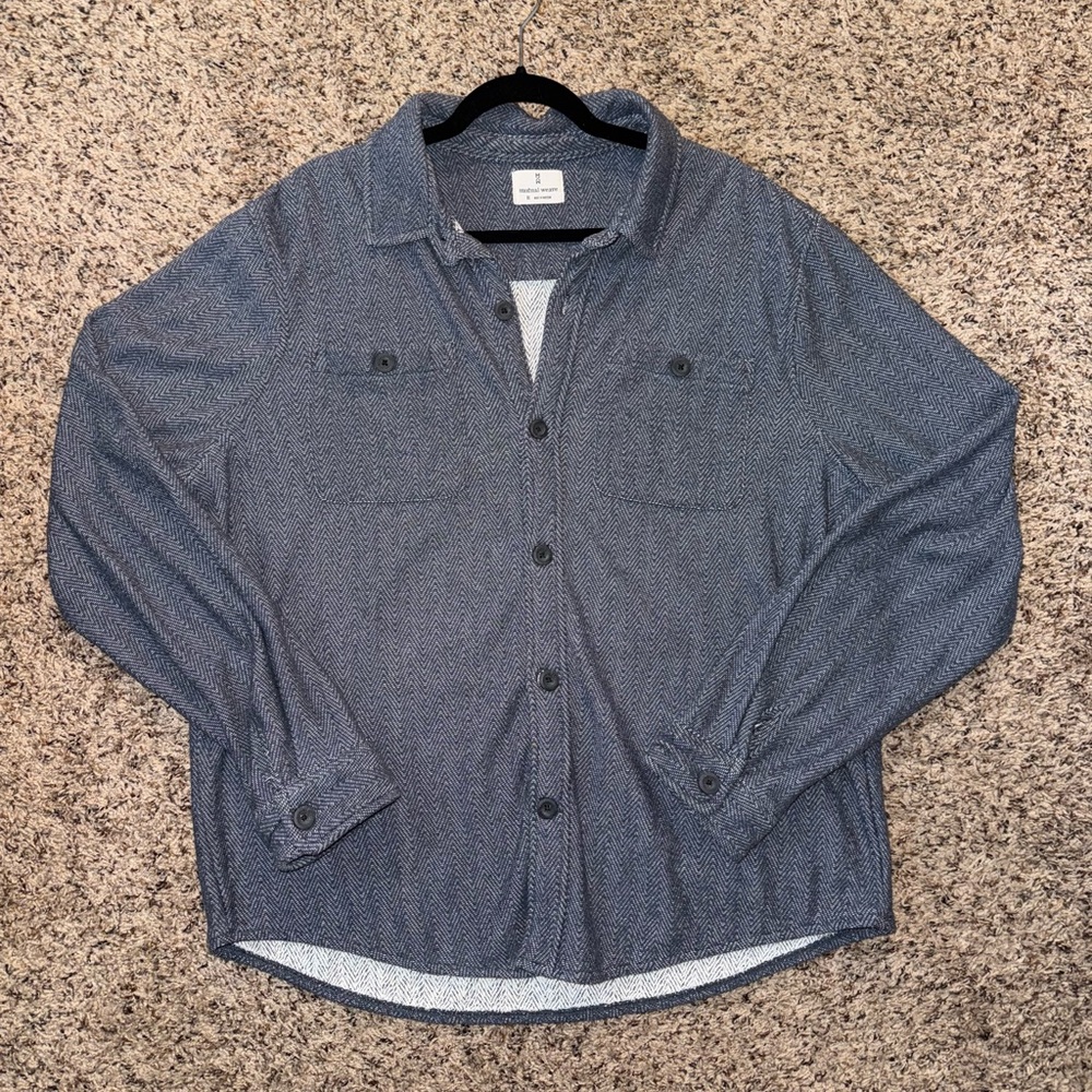 Men's Casual Gray Button-Down Shirt